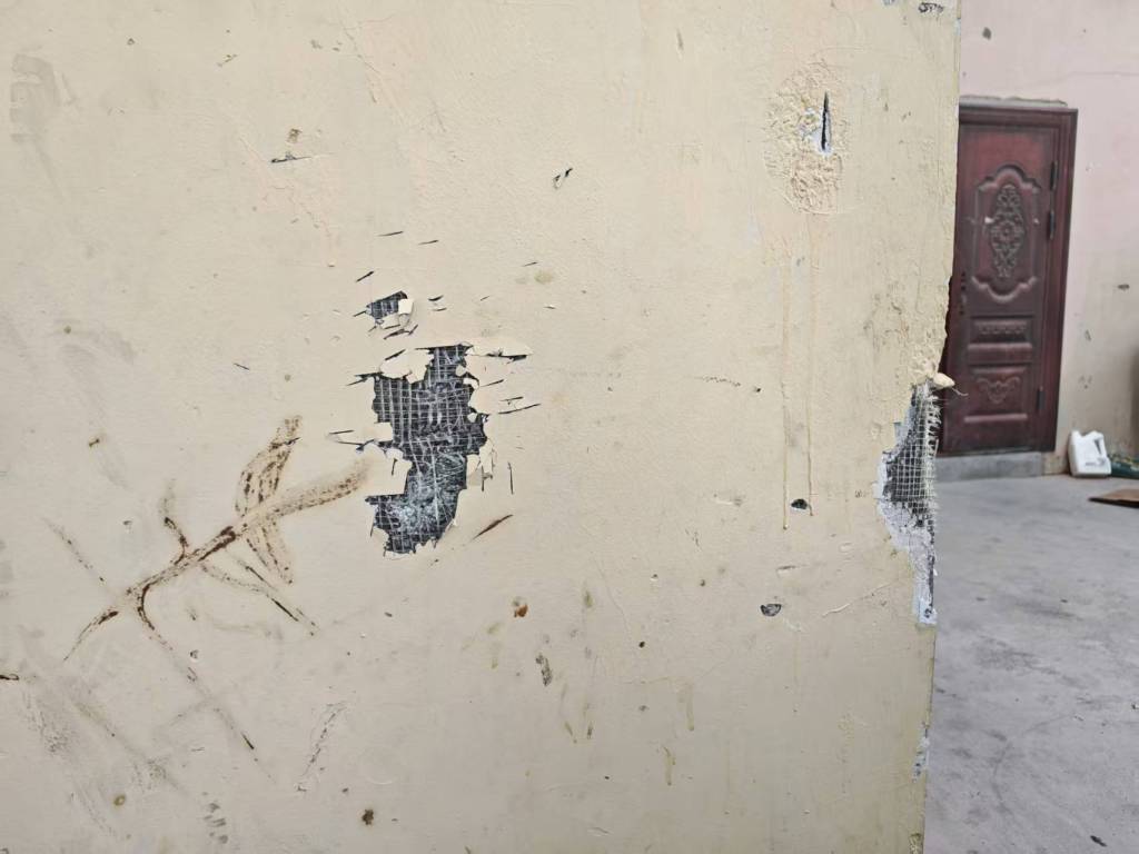 青海曝光16個安全隱患住宅小區(qū)：防護層脫落<strong></p>
<p>保溫材料</strong>，保溫材料裸露:保溫材料